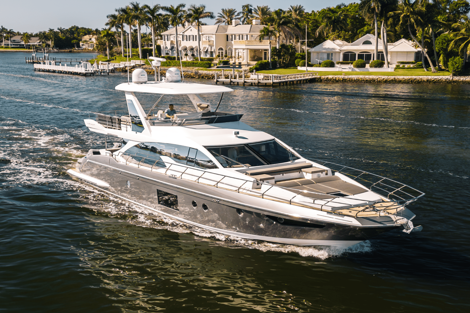 Azimut Flybridge 68ft - Boat Rental Miami
