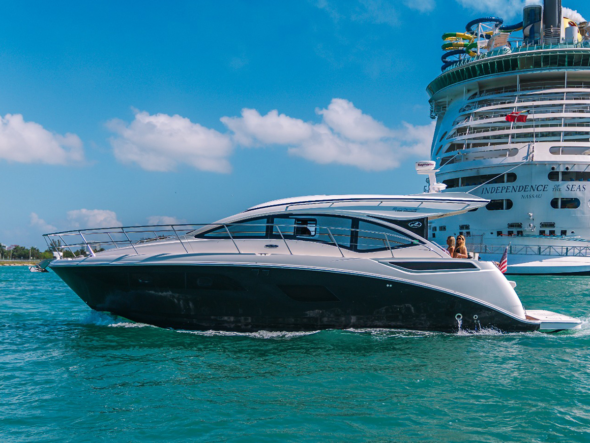 Sea Ray Sundancer 44ft "Bottoms up" - Boat Rental Miami