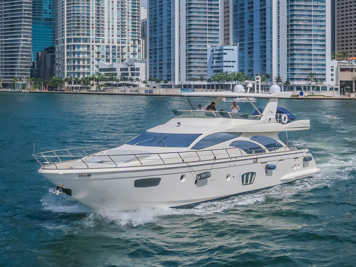 Azimut Flybridge 80ft - Boat Rental Miami