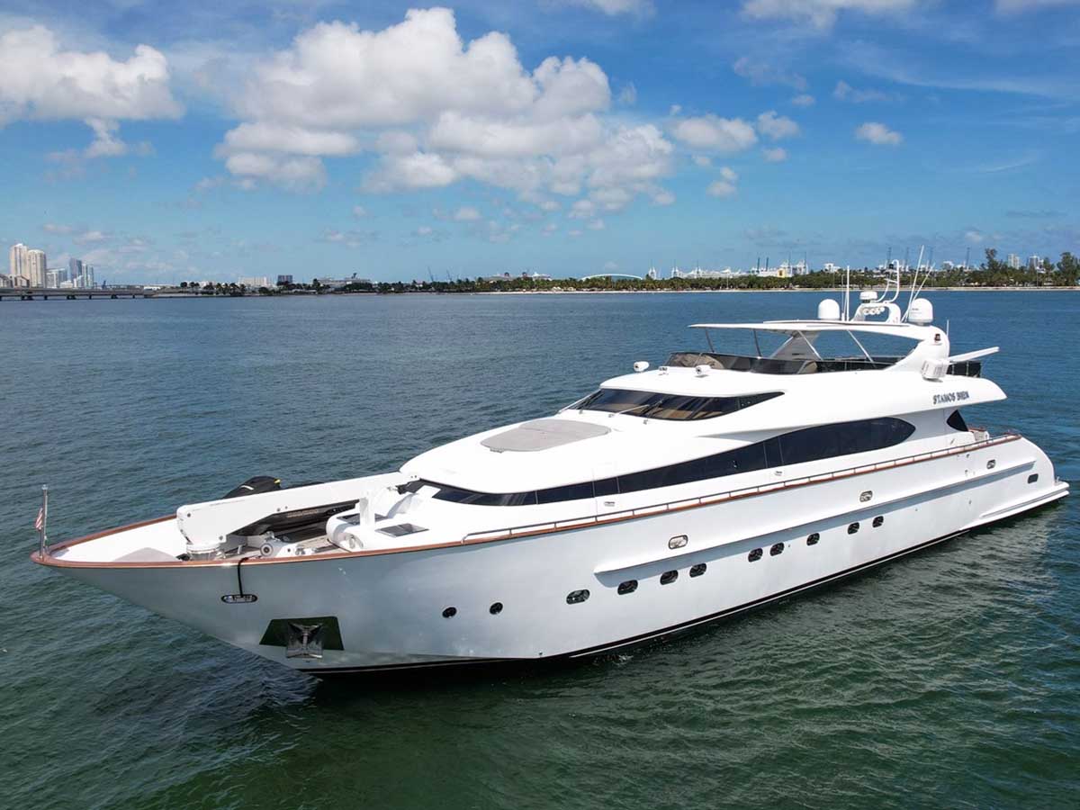 Maiora 110ft - Boat Rental Miami
