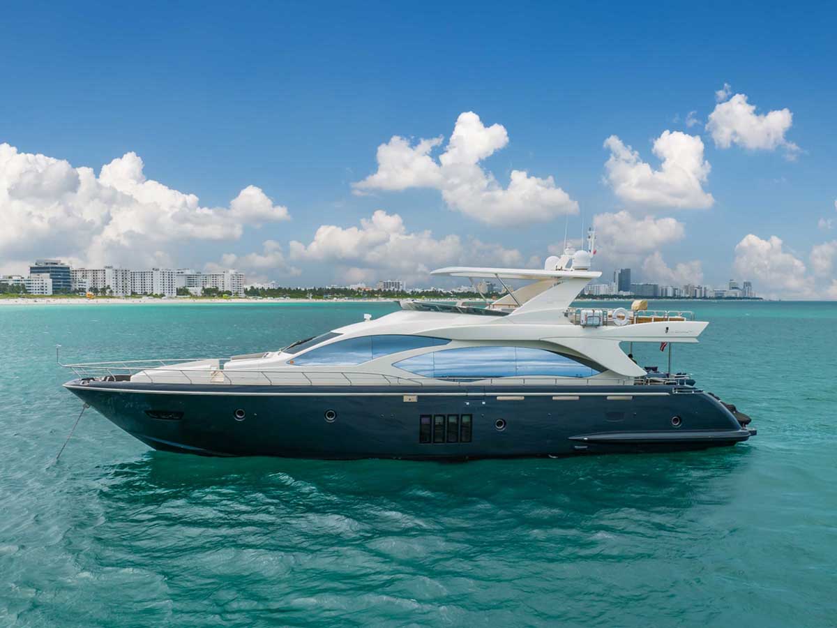 Azimut Flybridge 84ft "SKY" - Boat Rental Miami