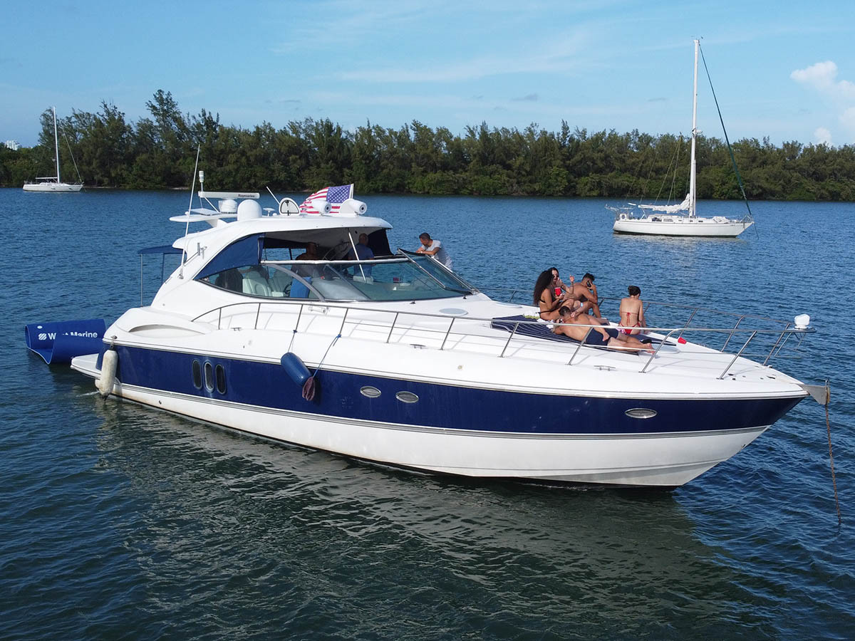 Cruiser 55ft - Boat Rental Miami