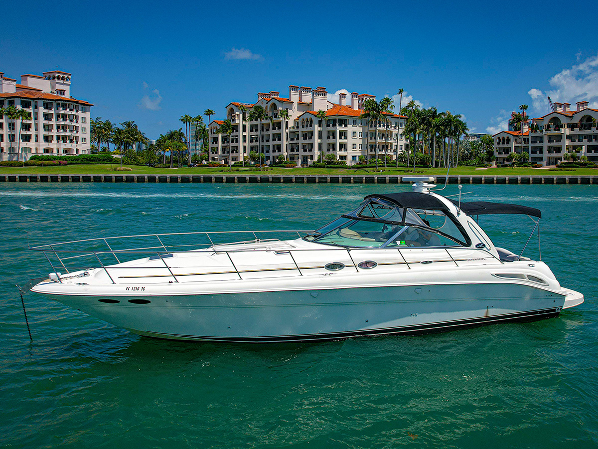 Sea Ray Sundancer 44ft "Ashaba" - Boat Rental Miami
